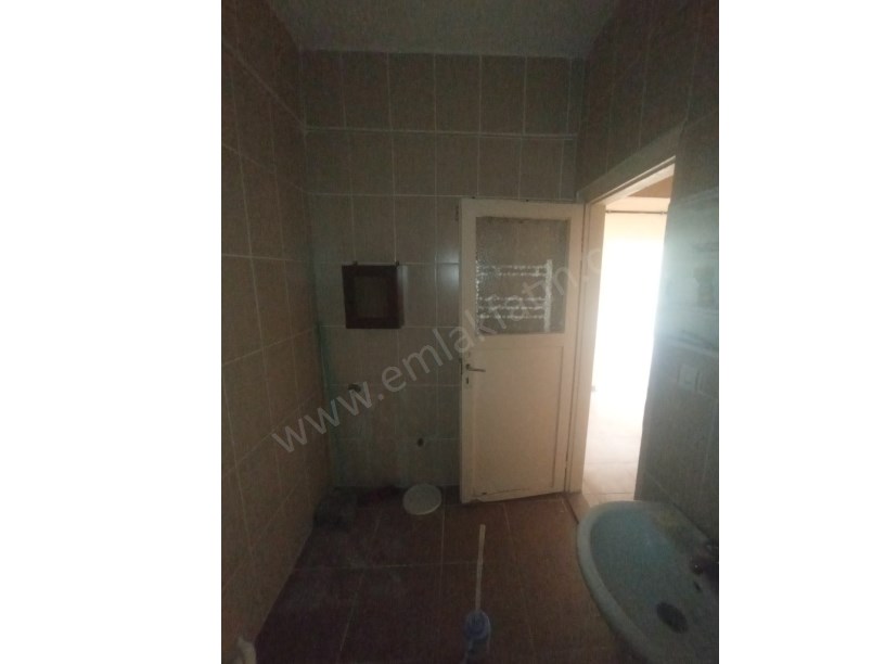 Cerrahpaşa Satılık Daire 2+1 Çift Cephe 100m2 Daire Ana Caddeye ve Hastanelere Çok Yakın