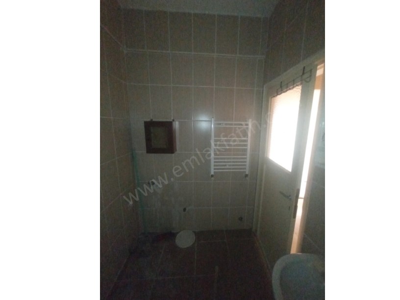 Cerrahpaşa Satılık Daire 2+1 Çift Cephe 100m2 Daire Ana Caddeye ve Hastanelere Çok Yakın
