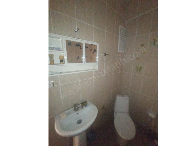 Cerrahpaşa Satılık Daire 2+1 Çift Cephe 100m2 Daire Ana Caddeye ve Hastanelere Çok Yakın