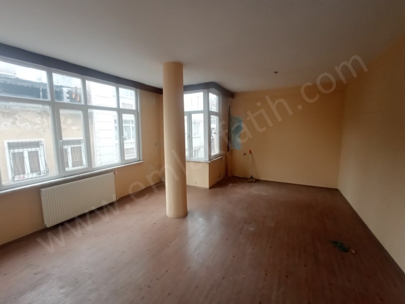 Cerrahpaşa Satılık Daire 2+1 Çift Cephe 100m2 Daire Ana Caddeye ve Hastanelere Çok Yakın