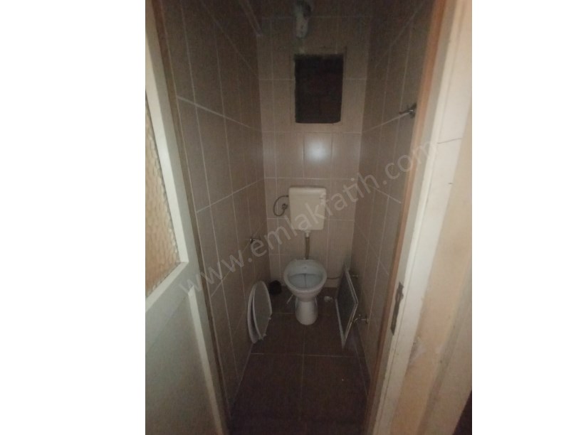 Cerrahpaşa Satılık Daire 2+1 Çift Cephe 100m2 Daire Ana Caddeye ve Hastanelere Çok Yakın