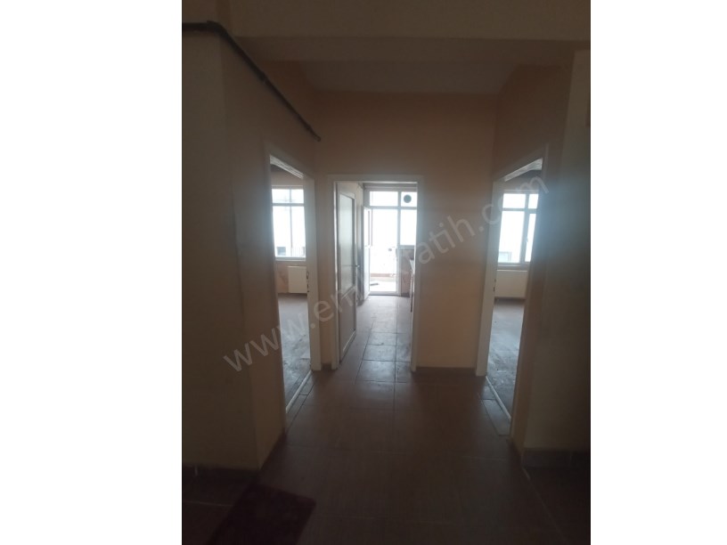 Cerrahpaşa Satılık Daire 2+1 Çift Cephe 100m2 Daire Ana Caddeye ve Hastanelere Çok Yakın