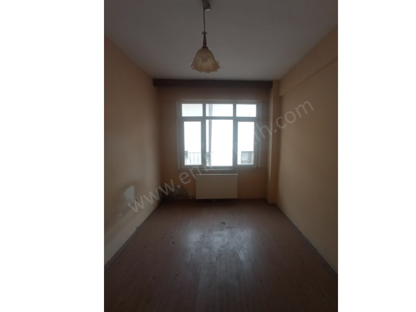 Cerrahpaşa Satılık Daire 2+1 Çift Cephe 100m2 Daire Ana Caddeye ve Hastanelere Çok Yakın