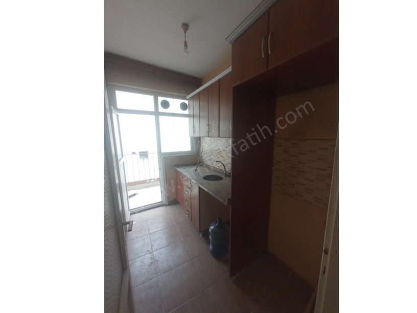 Cerrahpaşa Satılık Daire 2+1 Çift Cephe 100m2 Daire Ana Caddeye ve Hastanelere Çok Yakın
