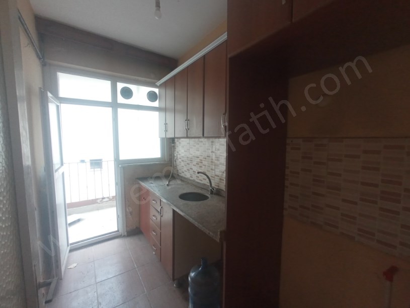 Cerrahpaşa Satılık Daire 2+1 Çift Cephe 100m2 Daire Ana Caddeye ve Hastanelere Çok Yakın