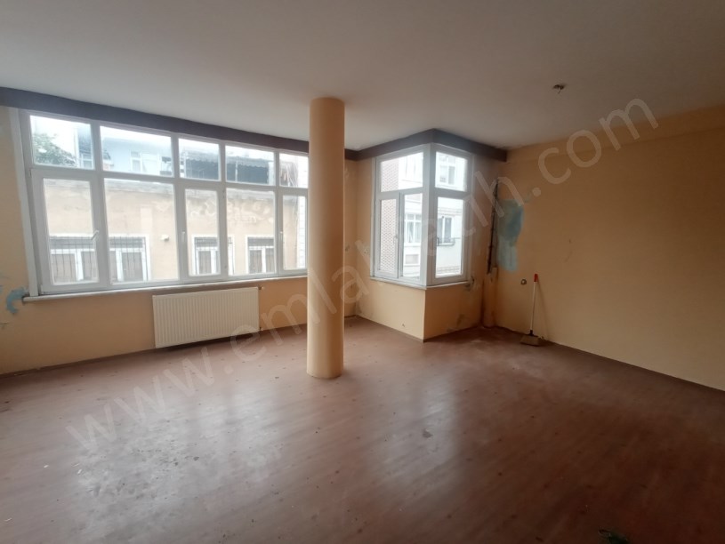 Cerrahpaşa Satılık Daire 2+1 Çift Cephe 100m2 Daire Ana Caddeye ve Hastanelere Çok Yakın