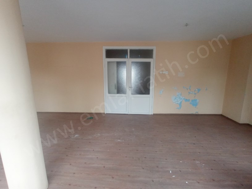 Cerrahpaşa Satılık Daire 2+1 Çift Cephe 100m2 Daire Ana Caddeye ve Hastanelere Çok Yakın
