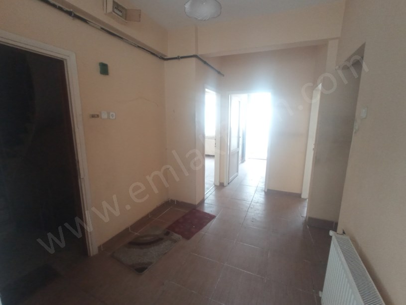 Cerrahpaşa Satılık Daire 2+1 Çift Cephe 100m2 Daire Ana Caddeye ve Hastanelere Çok Yakın