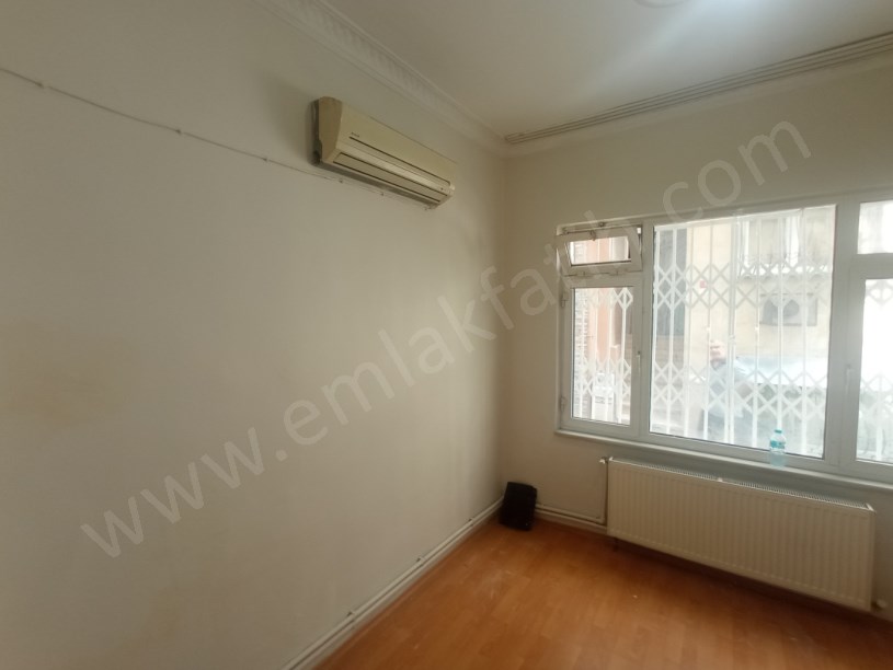 Kocamustafapaşa Kiralık Daire 50m² Giriş Kat Balta Sokak Üzerinde Kombili, Klimalı ve Müstakil Bahçe