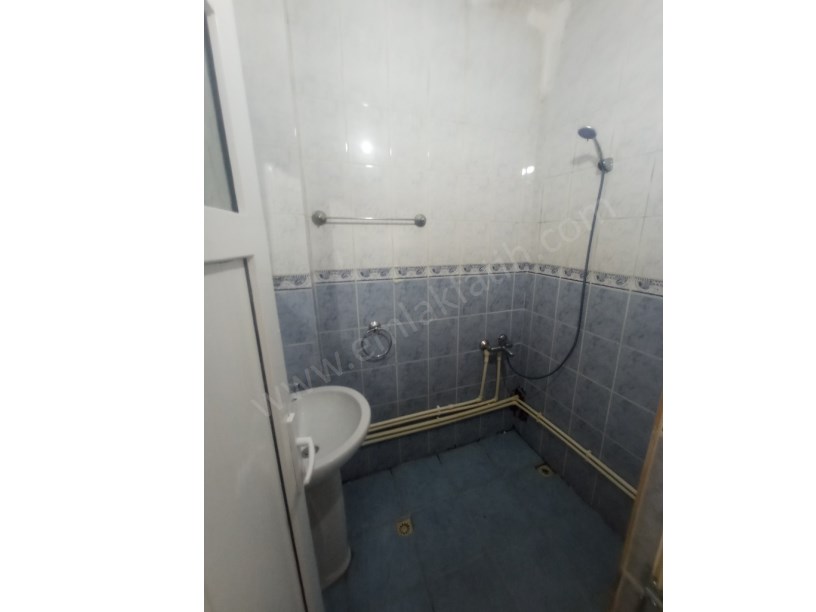 Kocamustafapaşa Kiralık Daire 50m² Giriş Kat Balta Sokak Üzerinde Kombili, Klimalı ve Müstakil Bahçe