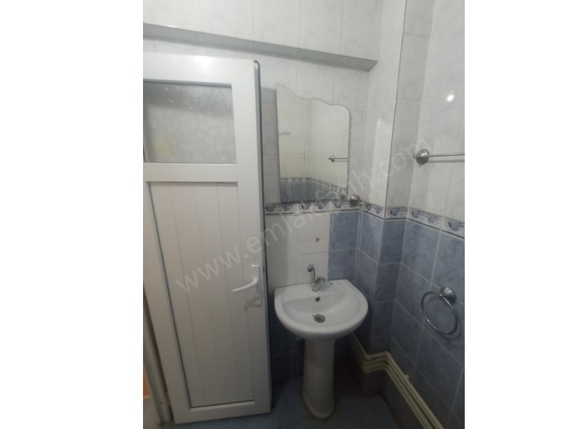 Kocamustafapaşa Kiralık Daire 50m² Giriş Kat Balta Sokak Üzerinde Kombili, Klimalı ve Müstakil Bahçe