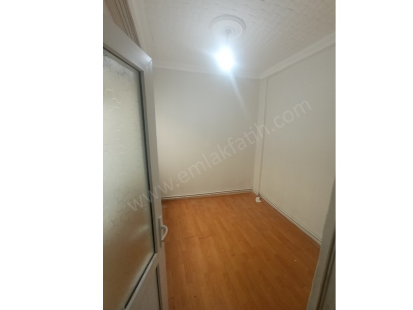 Kocamustafapaşa Kiralık Daire 50m² Giriş Kat Balta Sokak Üzerinde Kombili, Klimalı ve Müstakil Bahçe