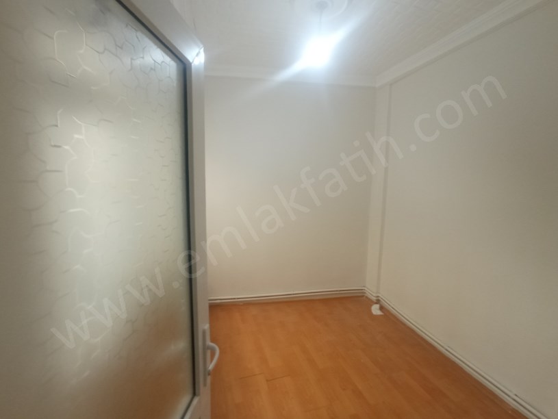 Kocamustafapaşa Kiralık Daire 50m² Giriş Kat Balta Sokak Üzerinde Kombili, Klimalı ve Müstakil Bahçe