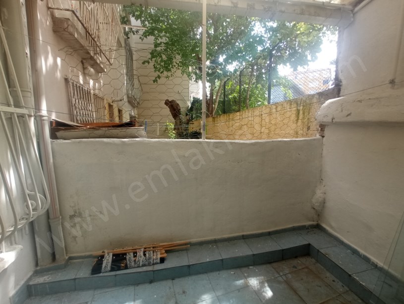 Kocamustafapaşa Kiralık Daire 50m² Giriş Kat Balta Sokak Üzerinde Kombili, Klimalı ve Müstakil Bahçe