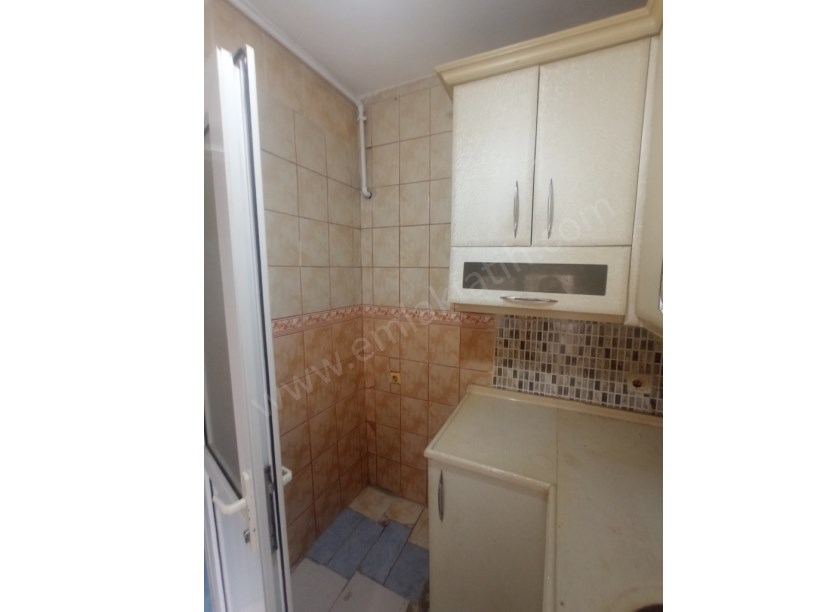 Kocamustafapaşa Kiralık Daire 50m² Giriş Kat Balta Sokak Üzerinde Kombili, Klimalı ve Müstakil Bahçe