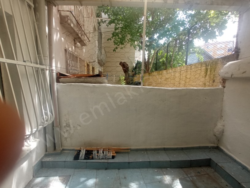 Kocamustafapaşa Kiralık Daire 50m² Giriş Kat Balta Sokak Üzerinde Kombili, Klimalı ve Müstakil Bahçe