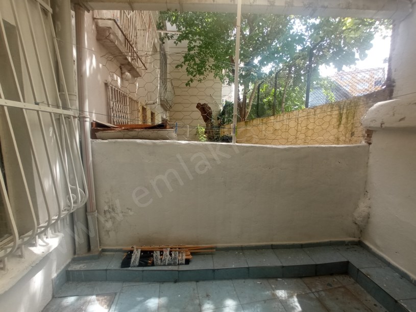 Kocamustafapaşa Kiralık Daire 50m² Giriş Kat Balta Sokak Üzerinde Kombili, Klimalı ve Müstakil Bahçe