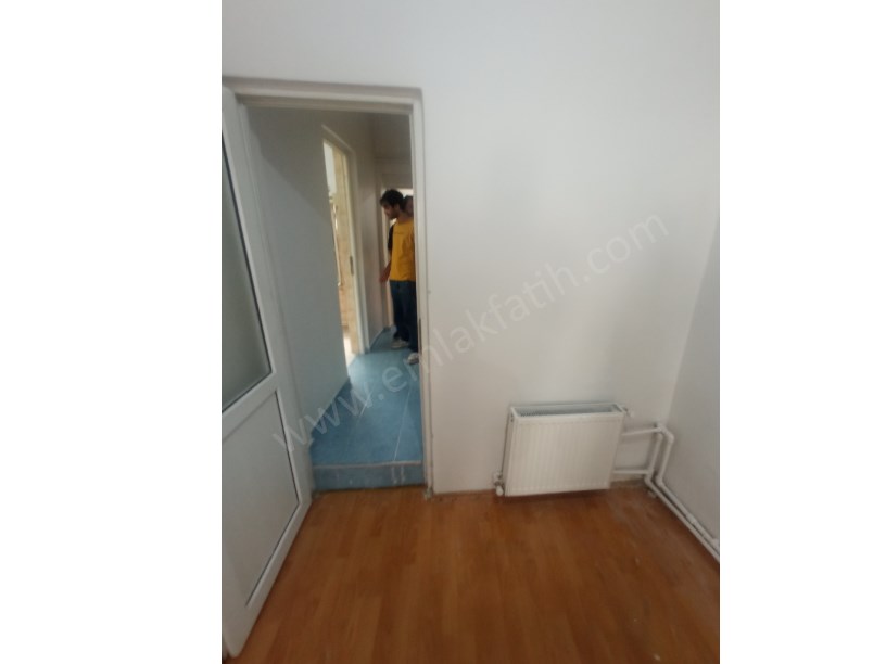 Kocamustafapaşa Kiralık Daire 50m² Giriş Kat Balta Sokak Üzerinde Kombili, Klimalı ve Müstakil Bahçe