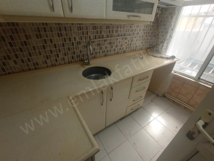 Kocamustafapaşa Kiralık Daire 50m² Giriş Kat Balta Sokak Üzerinde Kombili, Klimalı ve Müstakil Bahçe