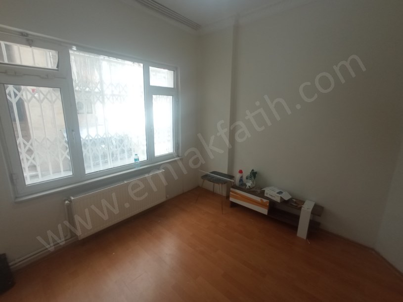 Kocamustafapaşa Kiralık Daire 50m² Giriş Kat Balta Sokak Üzerinde Kombili, Klimalı ve Müstakil Bahçe