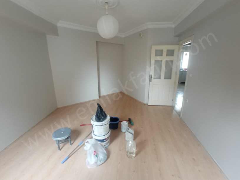 Fatih Kiralık Daire Kocamustafapaşada 8 Senelik Genç Binada Memura 1+1 3.Kat