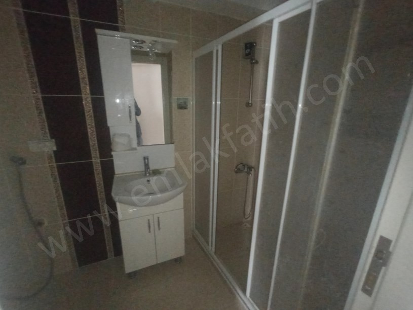 Fatih Kiralık Daire Kocamustafapaşada 8 Senelik Genç Binada Memura 1+1 3.Kat