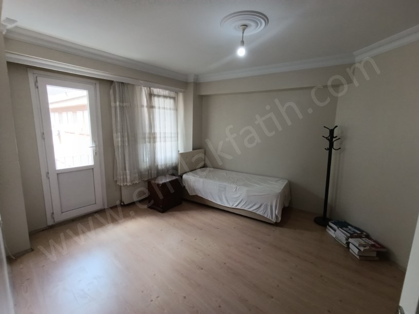 Fatih Kiralık Daire Kocamustafapaşada 8 Senelik Genç Binada Memura 1+1 3.Kat