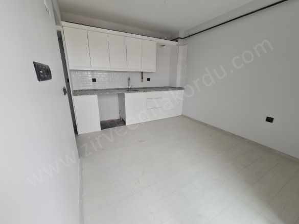 Cumhuriyet Mahallesinde Havuzlu 2+1 Kiralık Daire Altınordu Mah