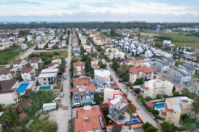 Belek Mah. Serik Günlük Kiralık Villa |  3+1 Oda | 180M2 Günlük 15.000Tl Eşyalı  | Villa | Klima | 2 Banyo | 3 Yatak Odası Resim-2