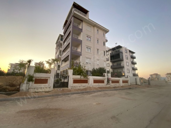 Kadriye Mah. Serik Satılık Daire |  2+1 Oda | 110M2 4.250.000Tl  Krediye Uygun  | 3. Kat | Doğalgaz | 1 Banyo | 1 Yatak Odası Resim-4