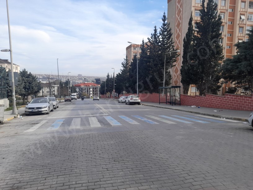 BEYLİKDÜZÜNDE MÜSTAKİL SATILIK 4 KATLI BİNA
