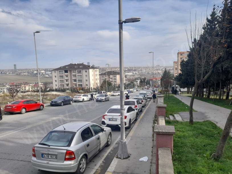 BEYLİKDÜZÜNDE MÜSTAKİL SATILIK 4 KATLI BİNA
