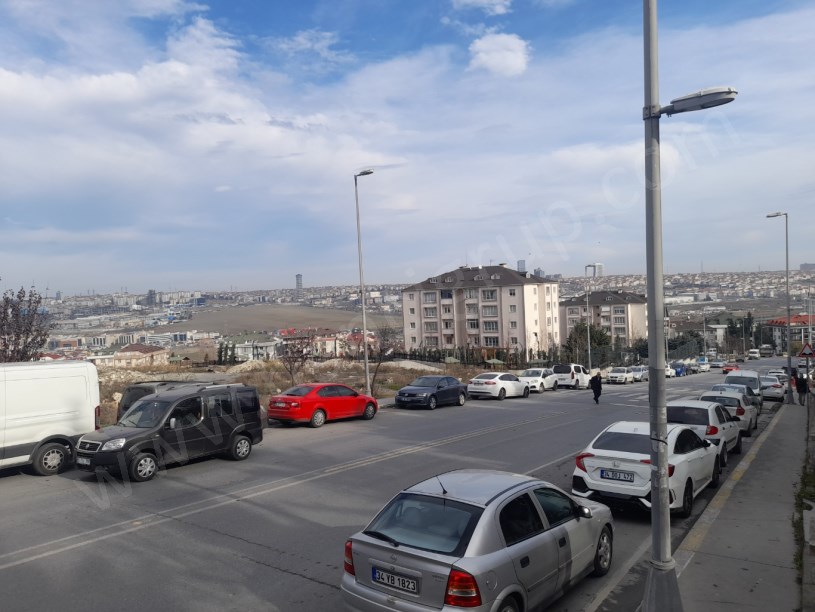 BEYLİKDÜZÜNDE MÜSTAKİL SATILIK 4 KATLI BİNA