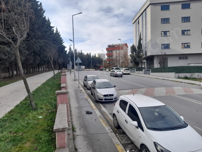 BEYLİKDÜZÜNDE MÜSTAKİL SATILIK 4 KATLI BİNA