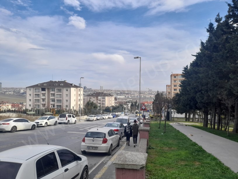 BEYLİKDÜZÜNDE MÜSTAKİL SATILIK 4 KATLI BİNA