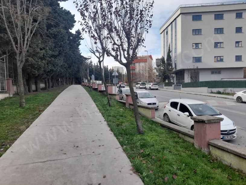 BEYLİKDÜZÜNDE MÜSTAKİL SATILIK 4 KATLI BİNA