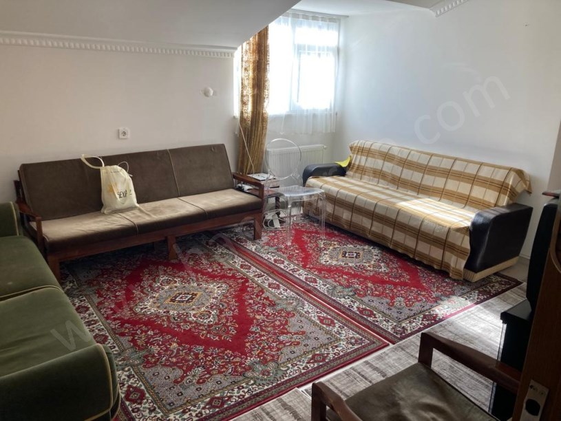 BEYLİKDÜZÜ KAYMAKAMLIĞA YAKIN 2+1 ÇATI KATI DAİRE