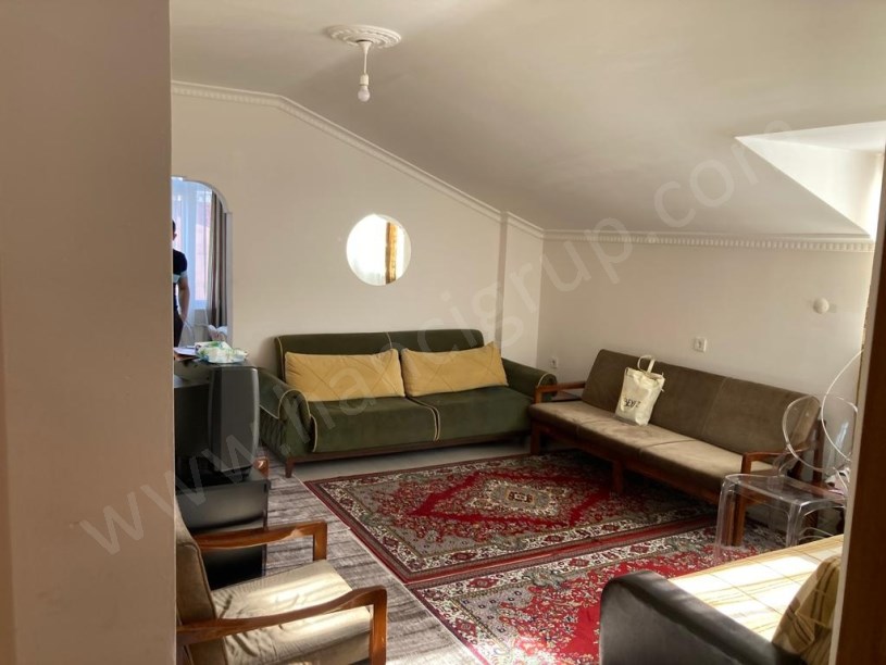 BEYLİKDÜZÜ KAYMAKAMLIĞA YAKIN 2+1 ÇATI KATI DAİRE