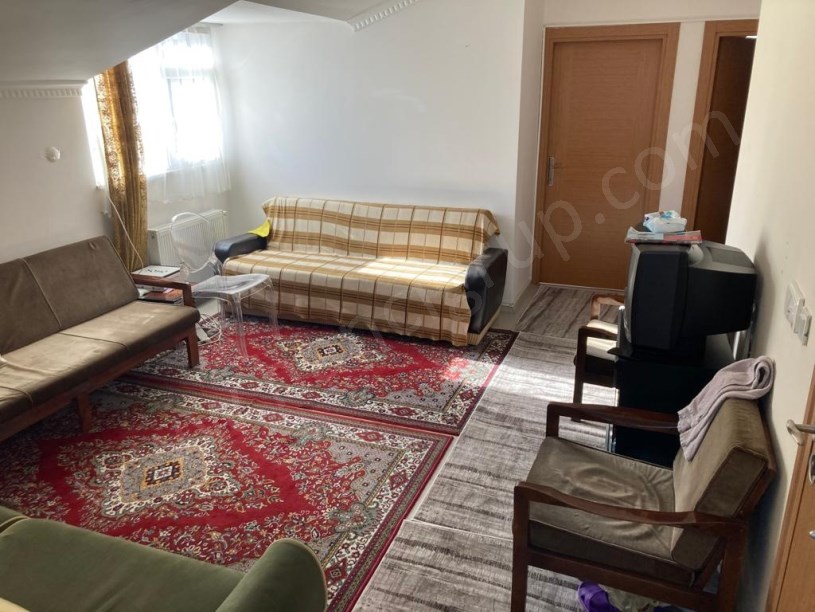 BEYLİKDÜZÜ KAYMAKAMLIĞA YAKIN 2+1 ÇATI KATI DAİRE