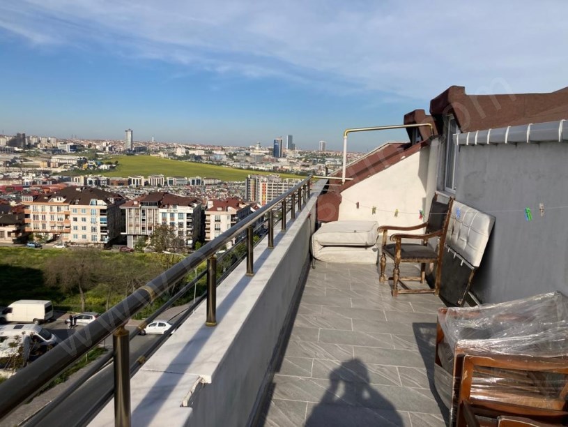 BEYLİKDÜZÜ KAYMAKAMLIĞA YAKIN 2+1 ÇATI KATI DAİRE