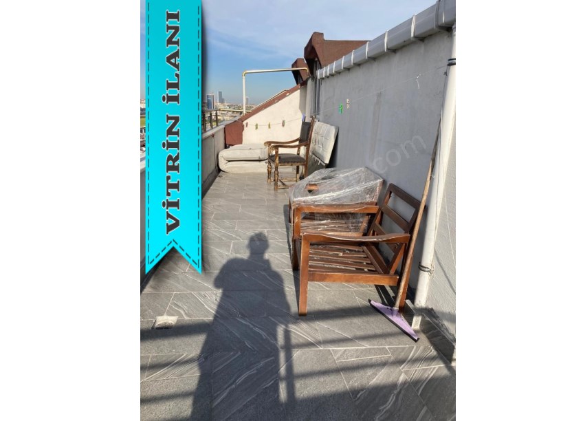 BEYLİKDÜZÜ KAYMAKAMLIĞA YAKIN 2+1 ÇATI KATI DAİRE