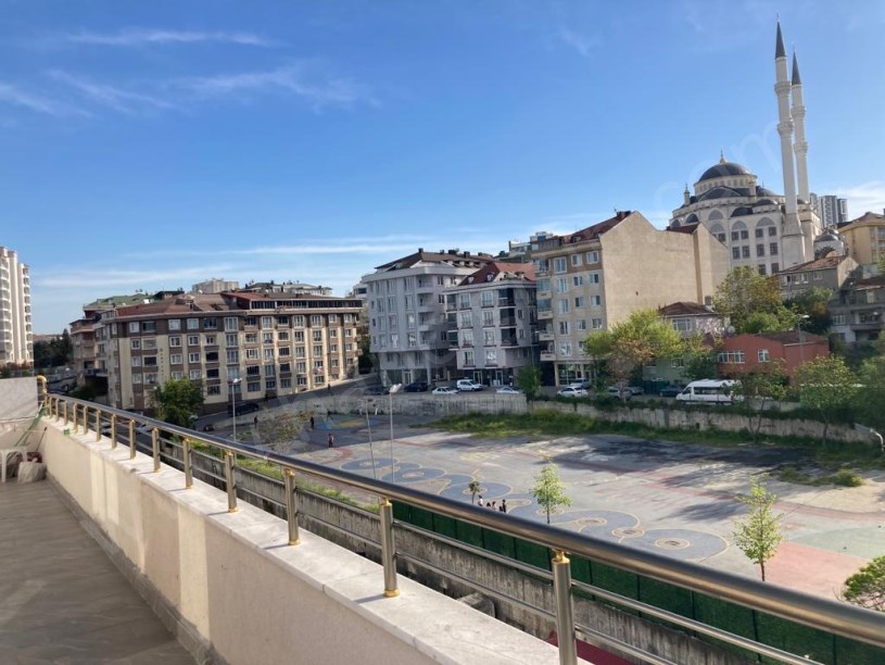 BEYLİKDÜZÜ KAYMAKAMLIĞA YAKIN 2+1 ÇATI KATI DAİRE