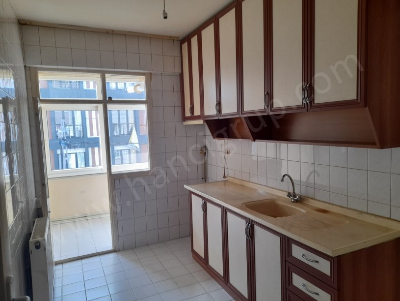 AVCILAR METROBÜSE YÜRÜME MESAFESİNDE SATILIK 2+1 DAİRE