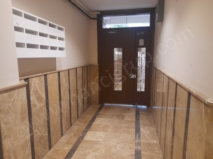 BEYLİKDÜZÜNDE ÇİFT GİRİŞLİ GENİŞ MASRAFSIZ 4+2 DUBLEKS DAİRE