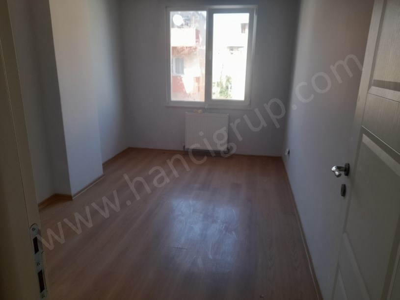 BEYLİKDÜZÜNDE ÇİFT GİRİŞLİ GENİŞ MASRAFSIZ 4+2 DUBLEKS DAİRE