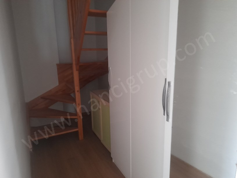 BEYLİKDÜZÜNDE ÇİFT GİRİŞLİ GENİŞ MASRAFSIZ 4+2 DUBLEKS DAİRE