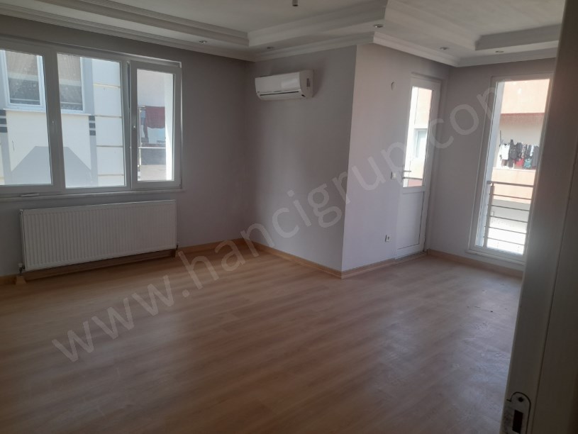 BEYLİKDÜZÜNDE ÇİFT GİRİŞLİ GENİŞ MASRAFSIZ 4+2 DUBLEKS DAİRE