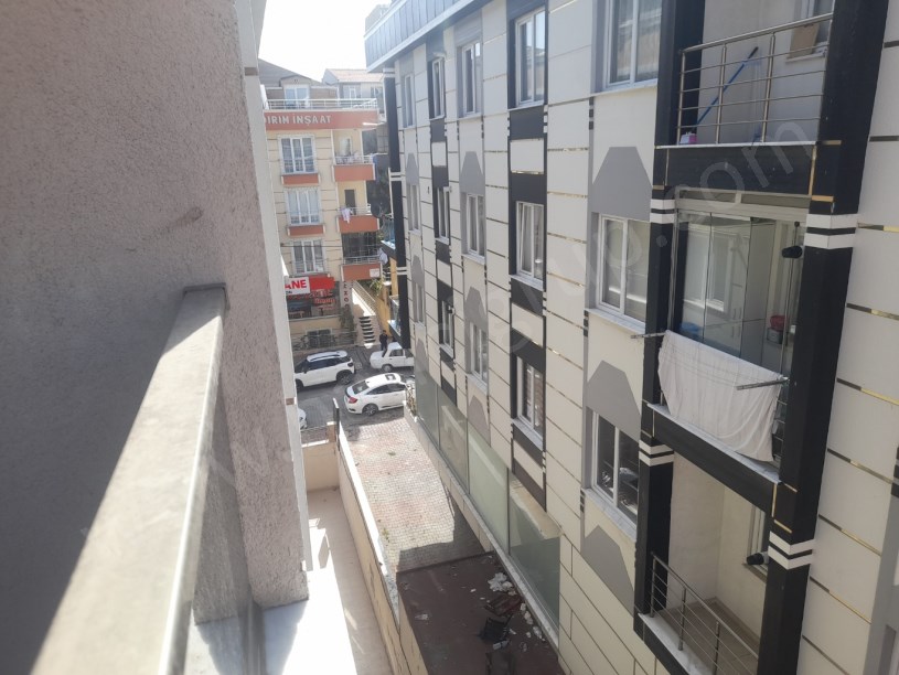 BEYLİKDÜZÜNDE ÇİFT GİRİŞLİ GENİŞ MASRAFSIZ 4+2 DUBLEKS DAİRE