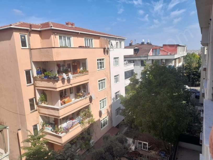BEYLİKDÜZÜNDE ÇİFT GİRİŞLİ GENİŞ MASRAFSIZ 4+2 DUBLEKS DAİRE