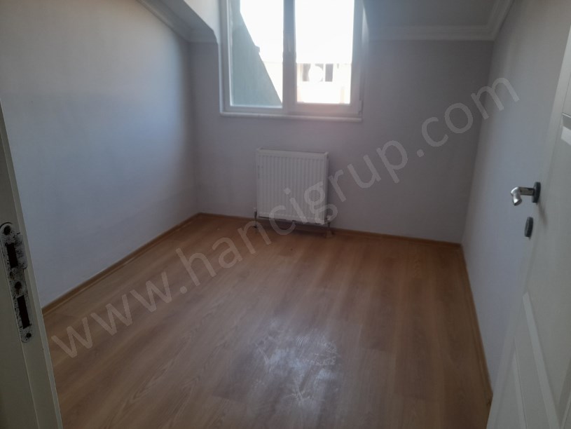 BEYLİKDÜZÜNDE ÇİFT GİRİŞLİ GENİŞ MASRAFSIZ 4+2 DUBLEKS DAİRE